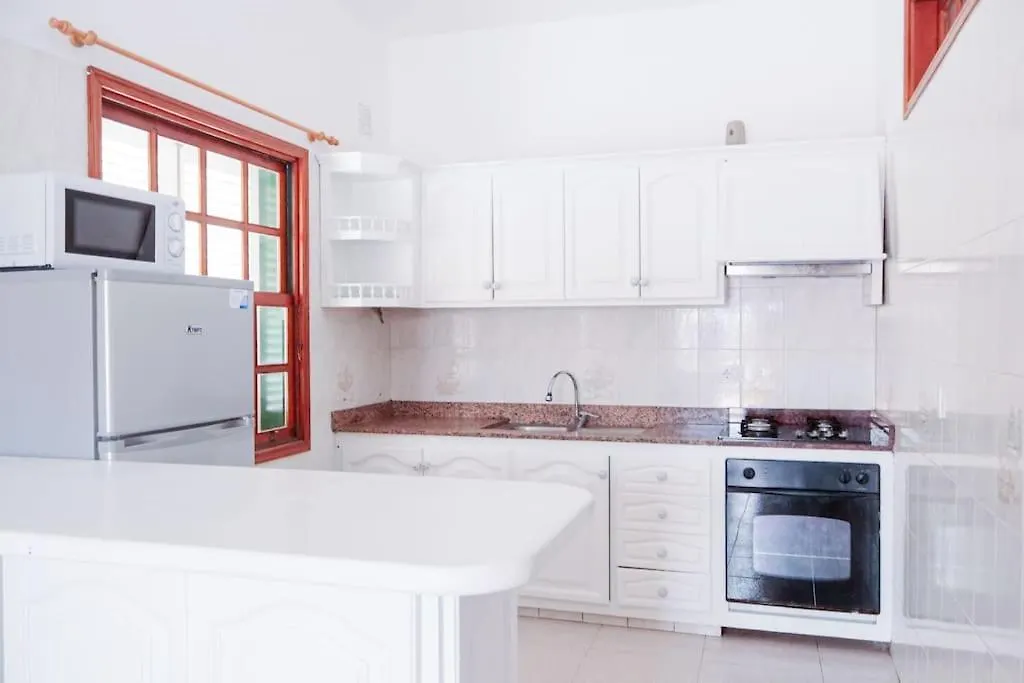 Acogedora Casa En Abades En Tranquila Urbanizacion Villa Holiday home