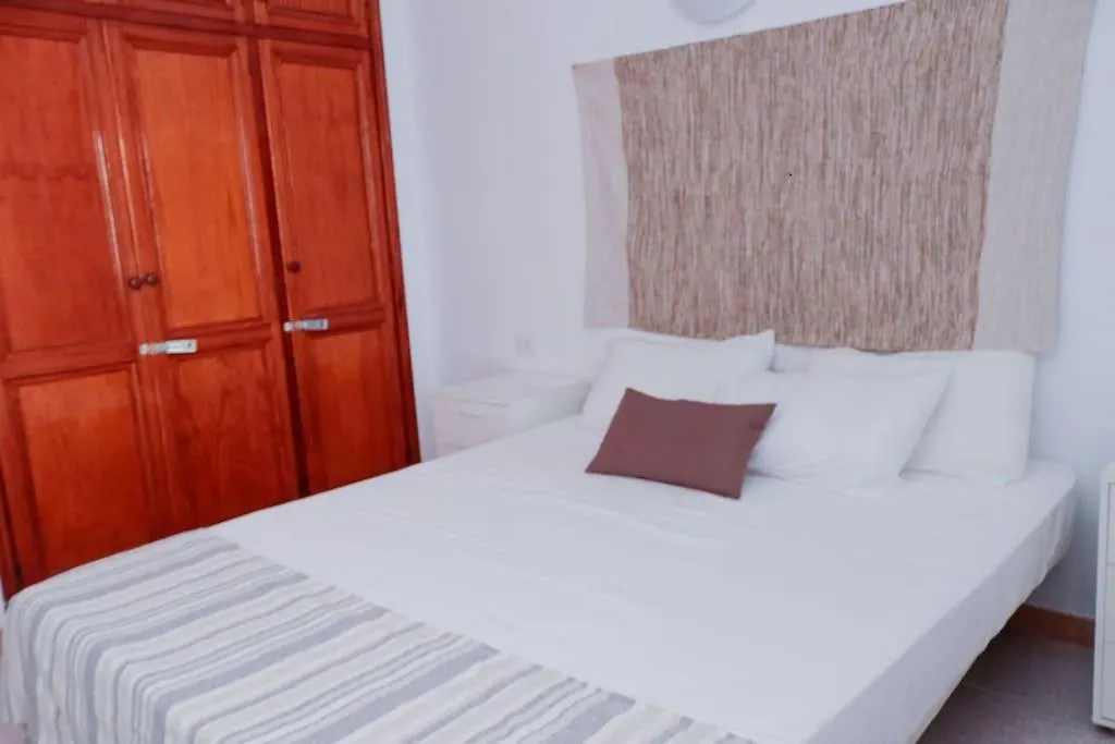 Villa Acogedora Casa En Abades En Tranquila Urbanizacion